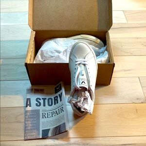 Veja Esplar in white leather BNWB size 36 / 5 womens US